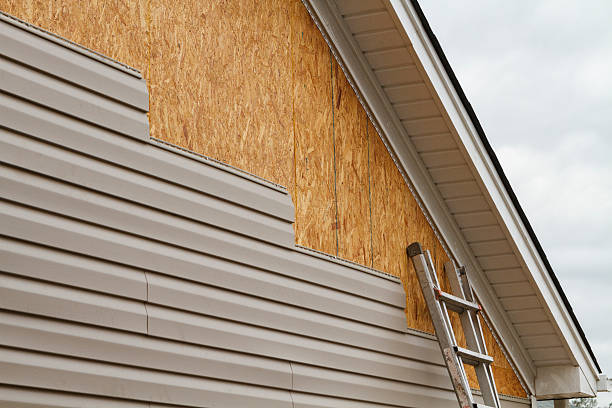 Professional Siding Repair technician working in Beavertown, PA